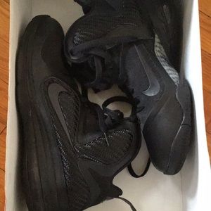 Excellent Condition Stealth Lebron 9